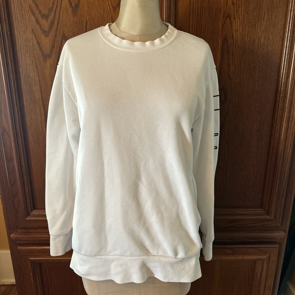 white nike crewneck with pockets